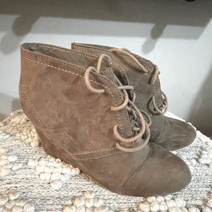 ❌SOLD Tan Lace Up Suede Wedge Booties